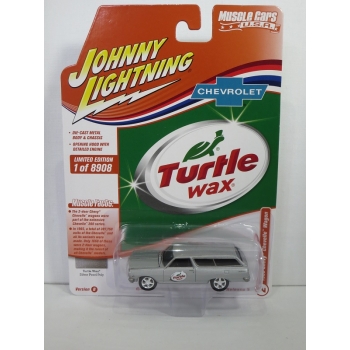 Johnny Lightning 1:64 Chevrolet Chevelle Wagon 1965 Turtle Wax silver